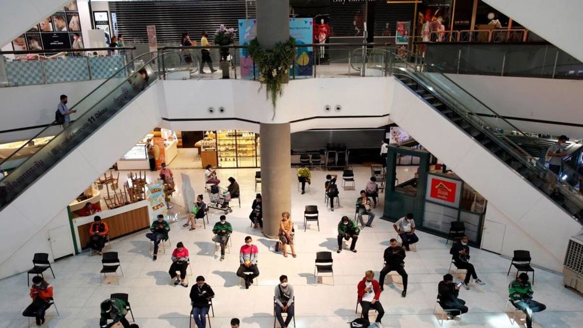 Las tiendas de los centros comerciales podrán abrir desde el lunes si tienen acceso desde el exterior