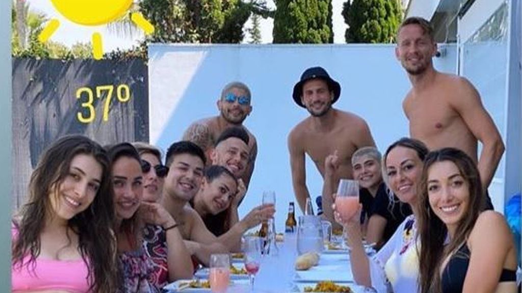 Cuatro jugadores del Sevilla se saltan las medidas del confinamiento y el protocolo de La Liga Cuatro jugadores del Sevilla se saltan las medidas del confinamiento y el protocolo de La Liga