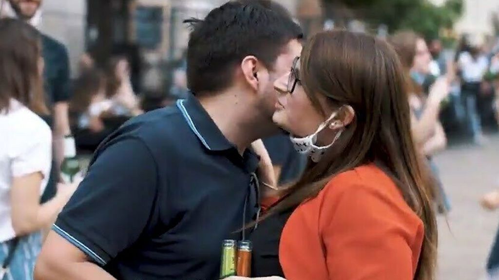 Fotograma del vídeo "Happy hour"
