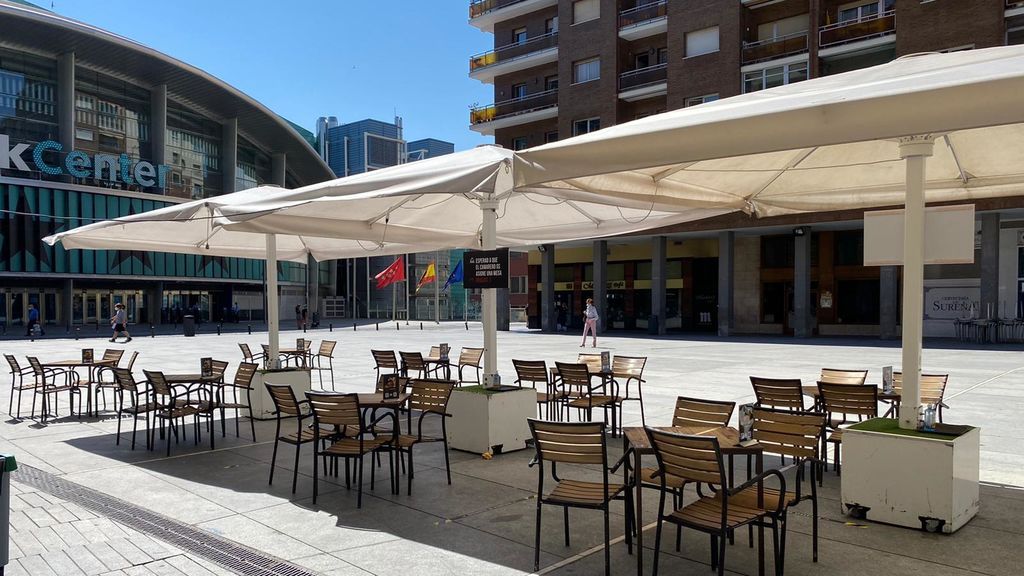 Una terraza a punto de abrir en Madrid.