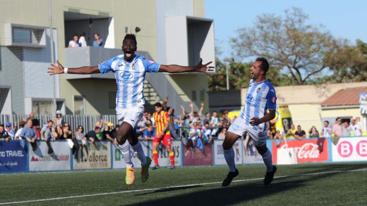 Nuha Marong Krubally celebra un gol con el Atlético Baleares.