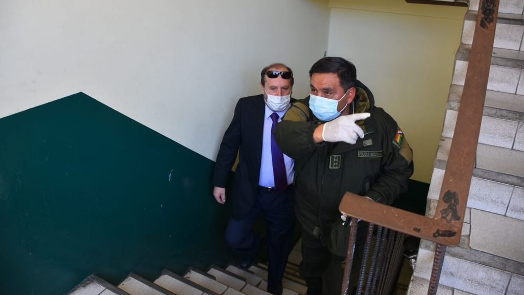 Prisión para el exministro de Sanidad de Bolivia por adquirir respiradores con sobrecoste a una empresa española Prisión para el exministro de Sanidad de Bolivia por adquirir respiradores con sobrecoste a una empresa española