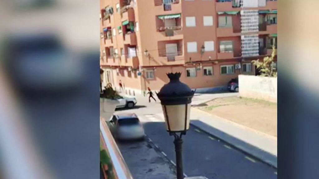 Peleas entre okupas en Benimámet: Varias familias protagonizan a diario altercados en plena calle