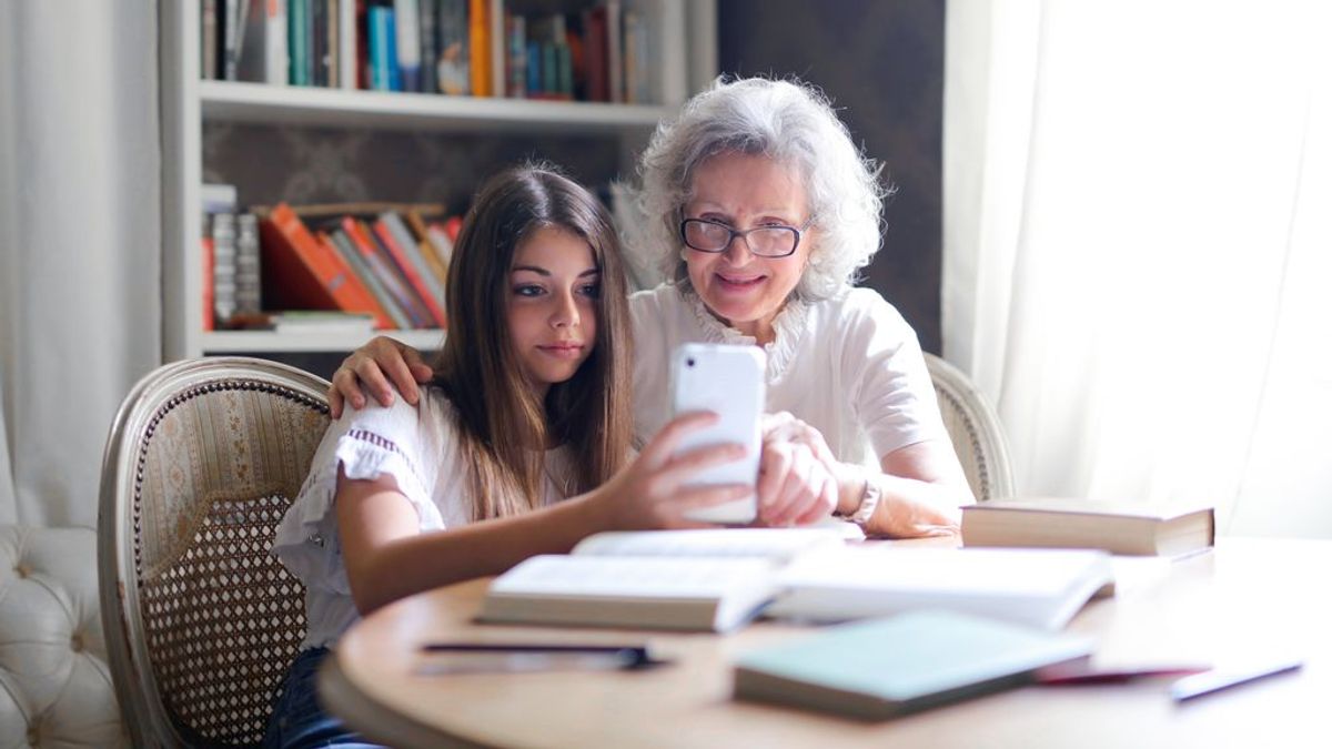 Abuela y nieta. Abuela y nieta.