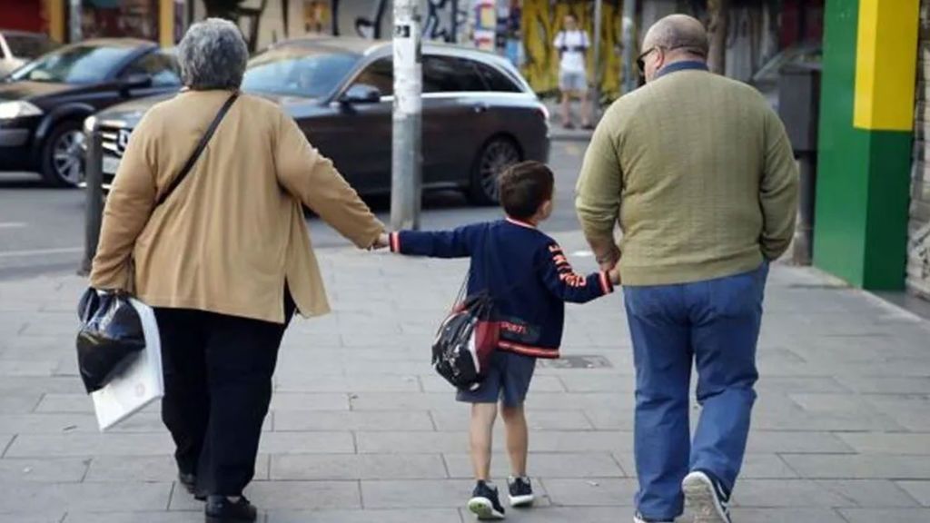 El 83% de los abuelos afirma que lo primero que harán será abrazar a sus nietos
