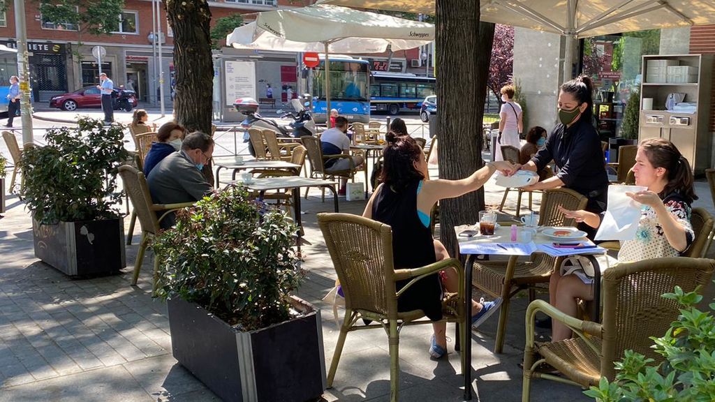 Terrazas abiertas en Madrd: "Estábamos todos deseando, clientes y propietarios" Terrazas abiertas en Madrd: "Estábamos todos deseando, clientes y propietarios"