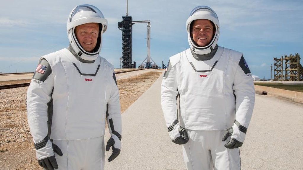 Los astronautas que irán a bordo de la Crew Dragon