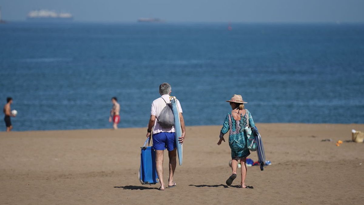 Apps para reservar en la playa: guía de lo que llevar este verano en el móvil para no hacer cola bajo el sol