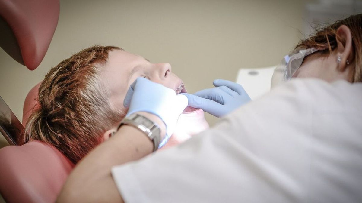 Manchas blancas en los dientes: por qué aparecen y qué significan