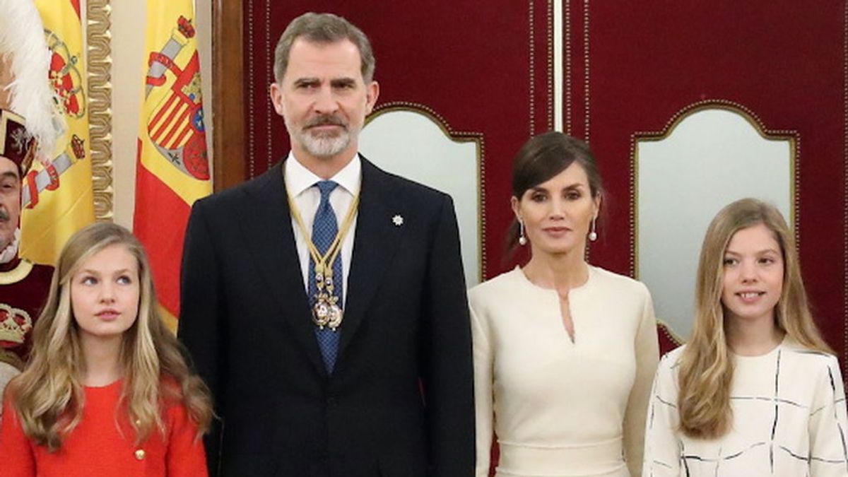 La princesa de Asturias reaparece junto a los reyes en el minuto de silencio por las víctimas de la pandemia La princesa de Asturias reaparece junto a los reyes en el minuto de silencio por las víctimas de la pandemia