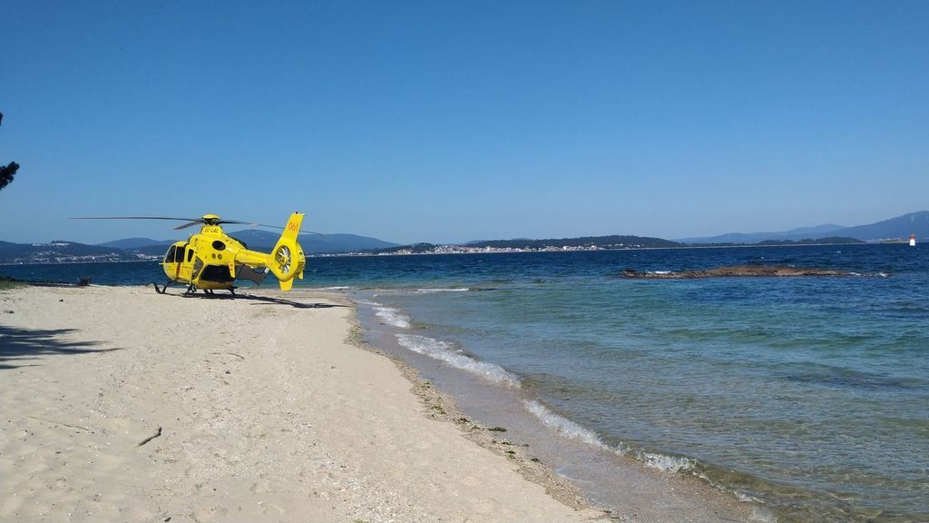 Un joven de 22 años se queda sin movilidad en las piernas tras lanzarse al agua en A Pobra do Caramiñal Un joven de 22 años se queda sin movilidad en las piernas tras lanzarse al agua en A Pobra do Caramiñal