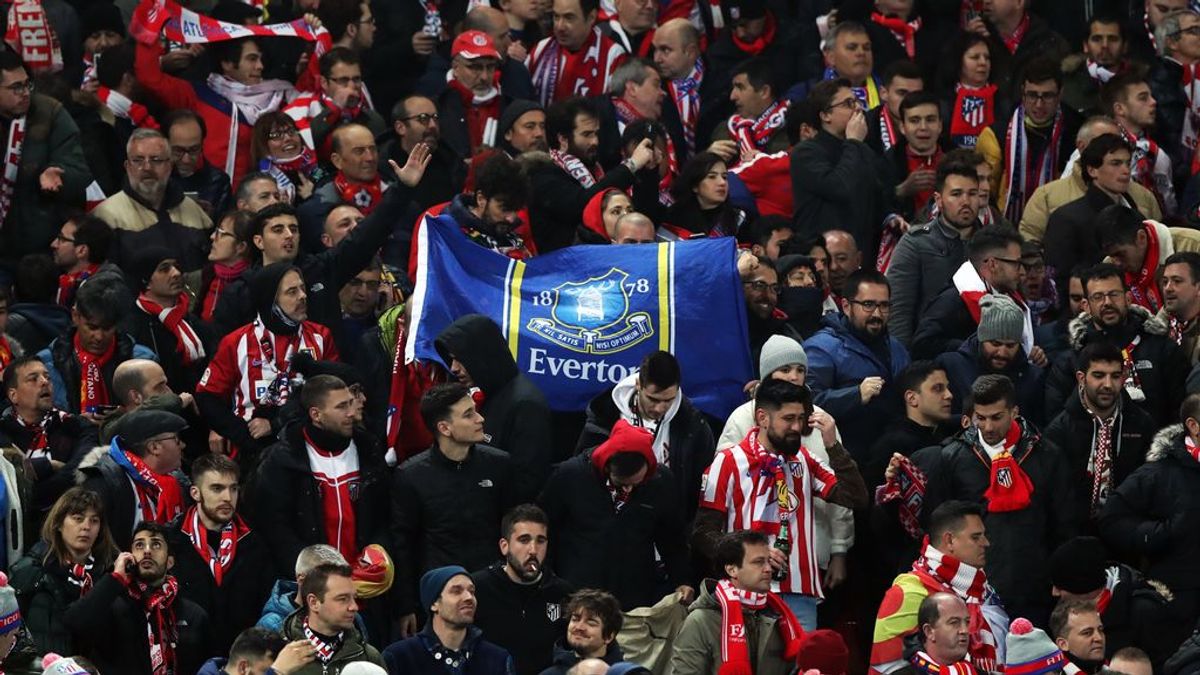 "Causó muerte y sufrimiento": un prestigioso científico acusa al Gobierno británico por permitir el partido entre el Atlético de Madrid y el Liverpool