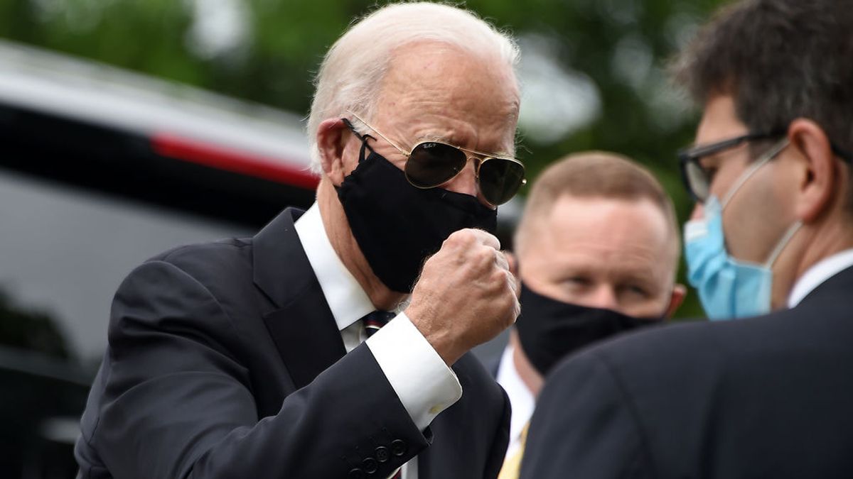 Joe Biden reaparece con mascarilla tras dos meses enclaustrado por la pandemia Joe Biden reaparece con mascarilla tras dos meses enclaustrado por la pandemia