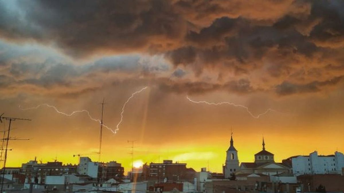 Y en Madrid anocheció de pronto: la tormenta que truncó la inauguración de terrazas en la fase 1