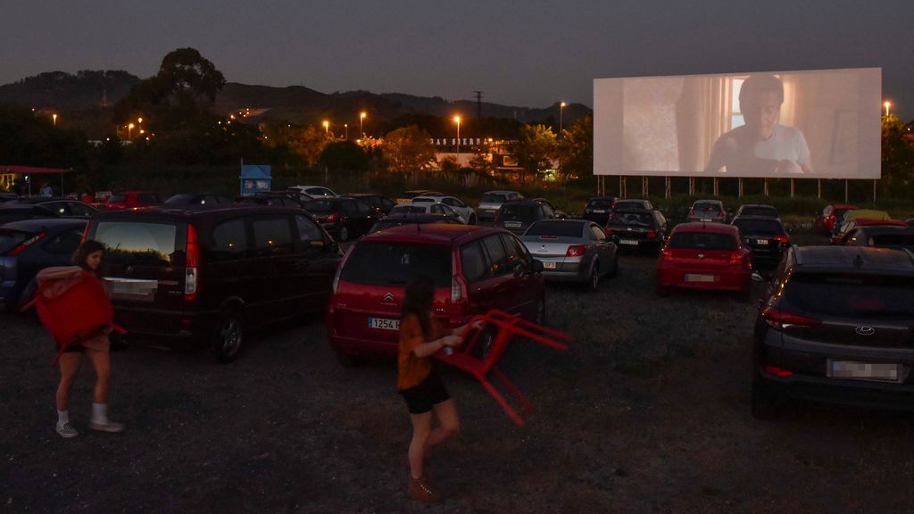 El cine vuelve a las pantallas en el autocine de Getxo con el clásico Tiburón