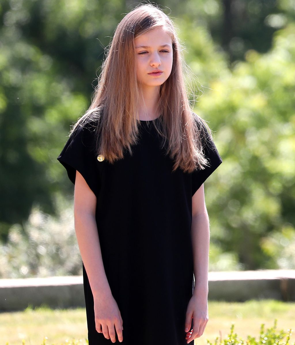 EuropaPress_3168303_princesa_leonor_guarda_minuto_silencio_junto_rey_reina_infanta_sofia