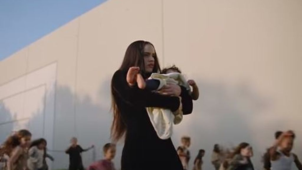 Lo nuevo de Rosalía con Travis Scott: 'TKN', el poder de la tribu Lo nuevo de Rosalía con Travis Scott: 'TKN', el poder de la tribu