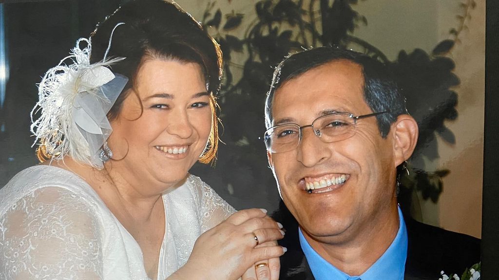 Juan González: "Mi esposa pasó horas en Urgencias sin ser atendida y falleció en la UCI por COVID-19" Juan González: "Mi esposa pasó horas en Urgencias sin ser atendida y falleció en la UCI por COVID-19"