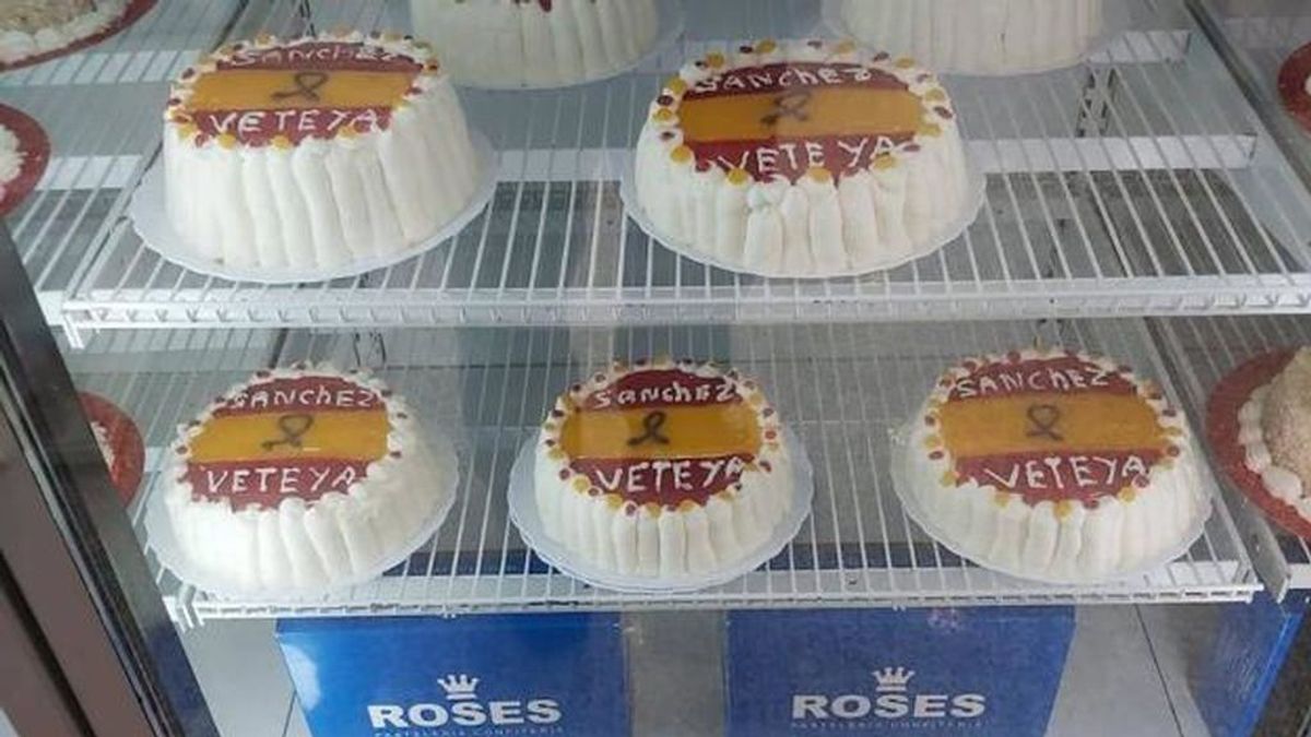 Retiran unas tartas que pedían la dimisión de Sánchez en una pastelería de Murcia