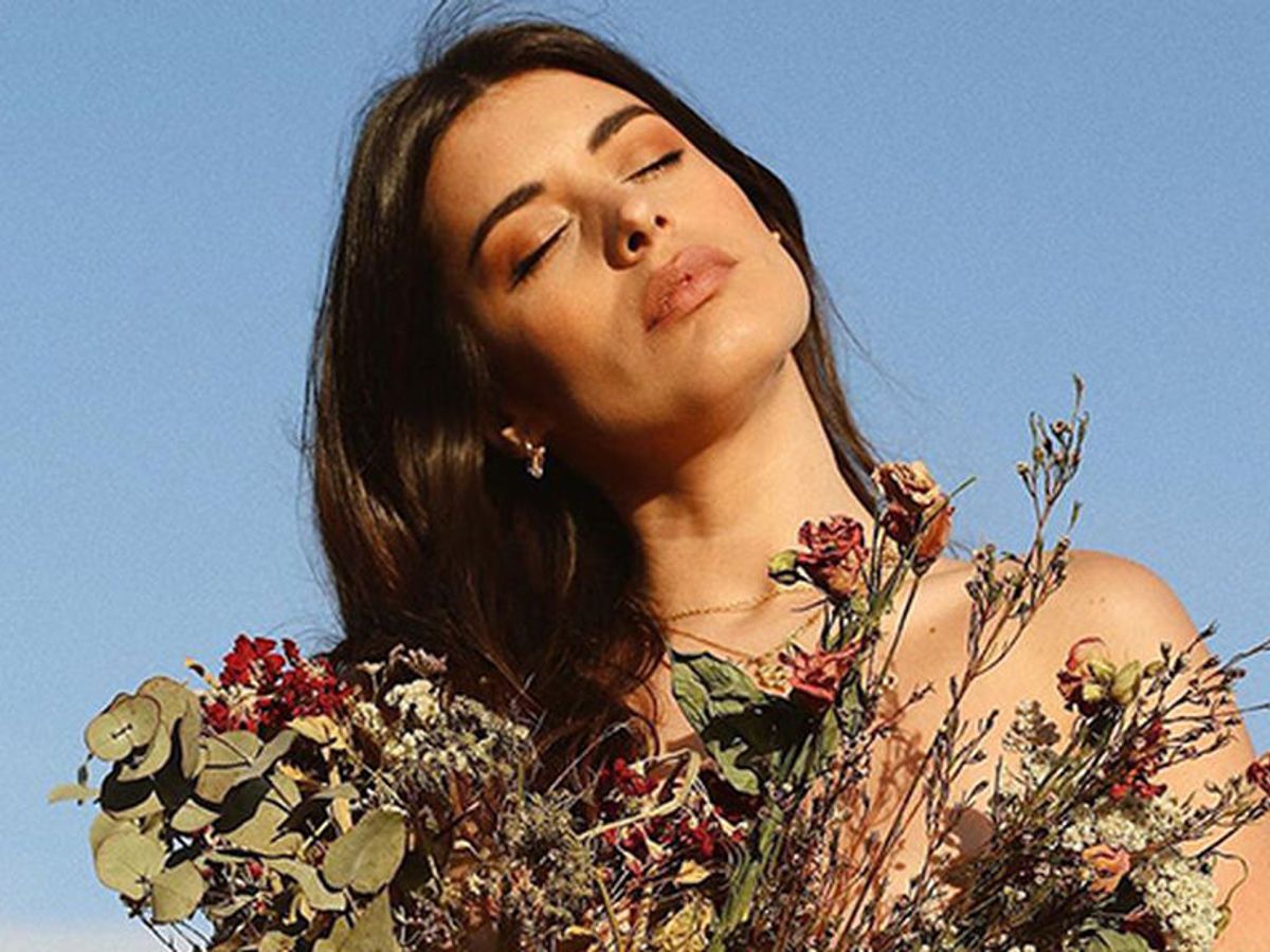 Desnudas y con flores: el posado Flowerwear de las famosas ya es viral -  Divinity