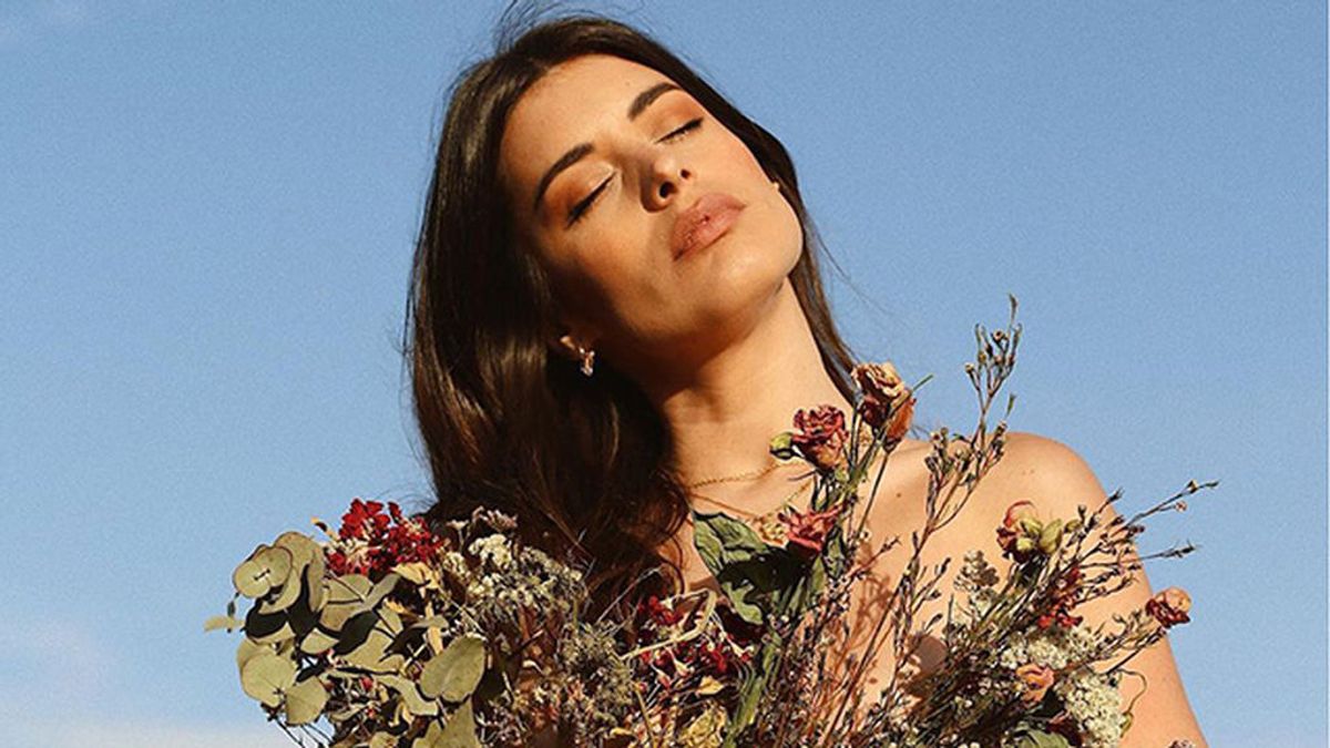 Desnudas y con flores: el posado Flowerwear de las famosas ya es viral -  Divinity