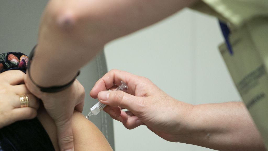 Sanidad detecta un descenso de vacunaciones por culpa del coronavirus Sanidad detecta un descenso de vacunaciones por culpa del coronavirus