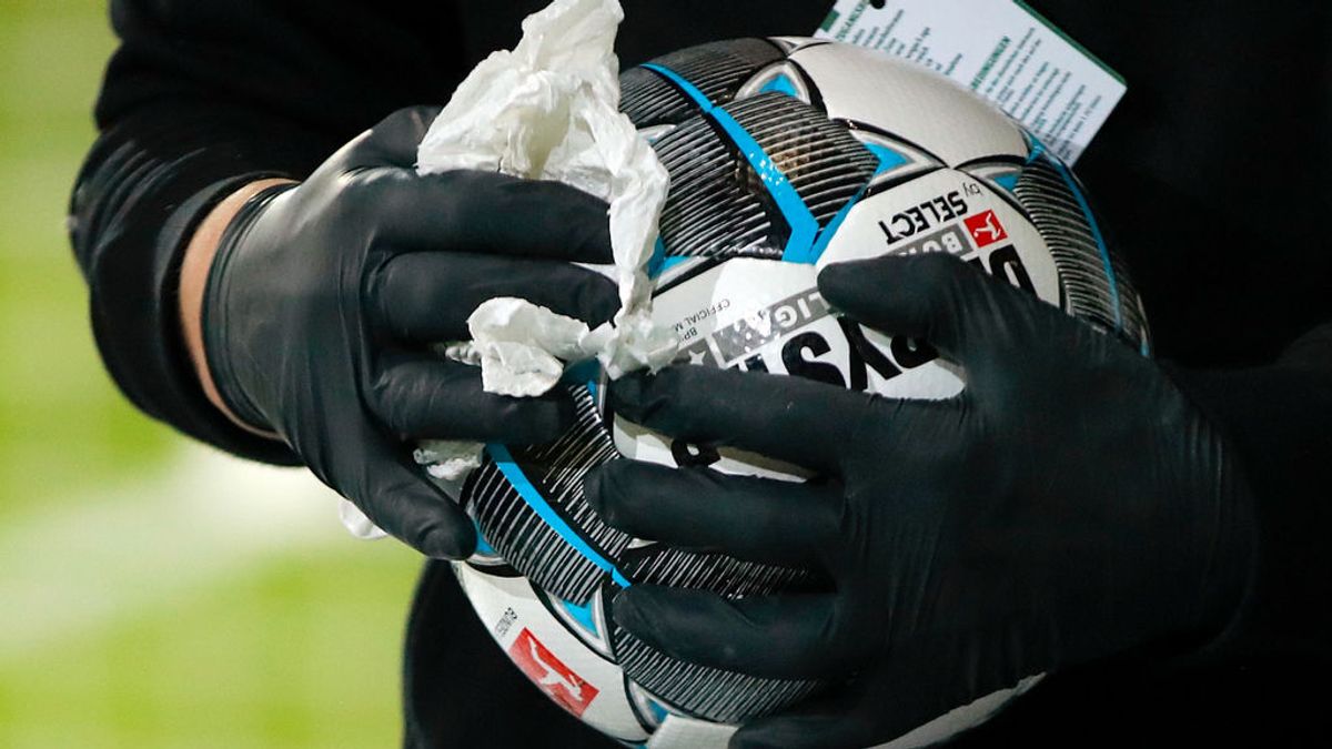 La FIFA y la OMS fijan las reglas para evitar los contagios en la vuelta de las competiciones internacionales La FIFA y la OMS fijan las reglas para evitar los contagios en la vuelta de las competiciones internacionales