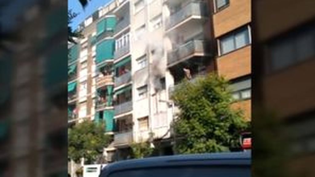 Detenido por prender fuego a su vivienda en Santa Coloma de Gramanet con su madre dentro