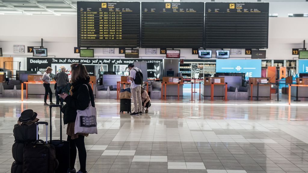 Varios pasajeros de un vuelo de Madrid a lanzarote en cuarentena por un viajero positivo en COVID-19 Varios pasajeros de un vuelo de Madrid a lanzarote en cuarentena por un viajero positivo en COVID-19