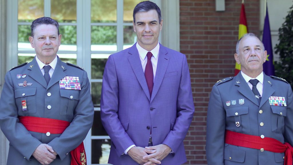 Los tenientes generales Ceña y Santafé junto a Pedro Sánchez
