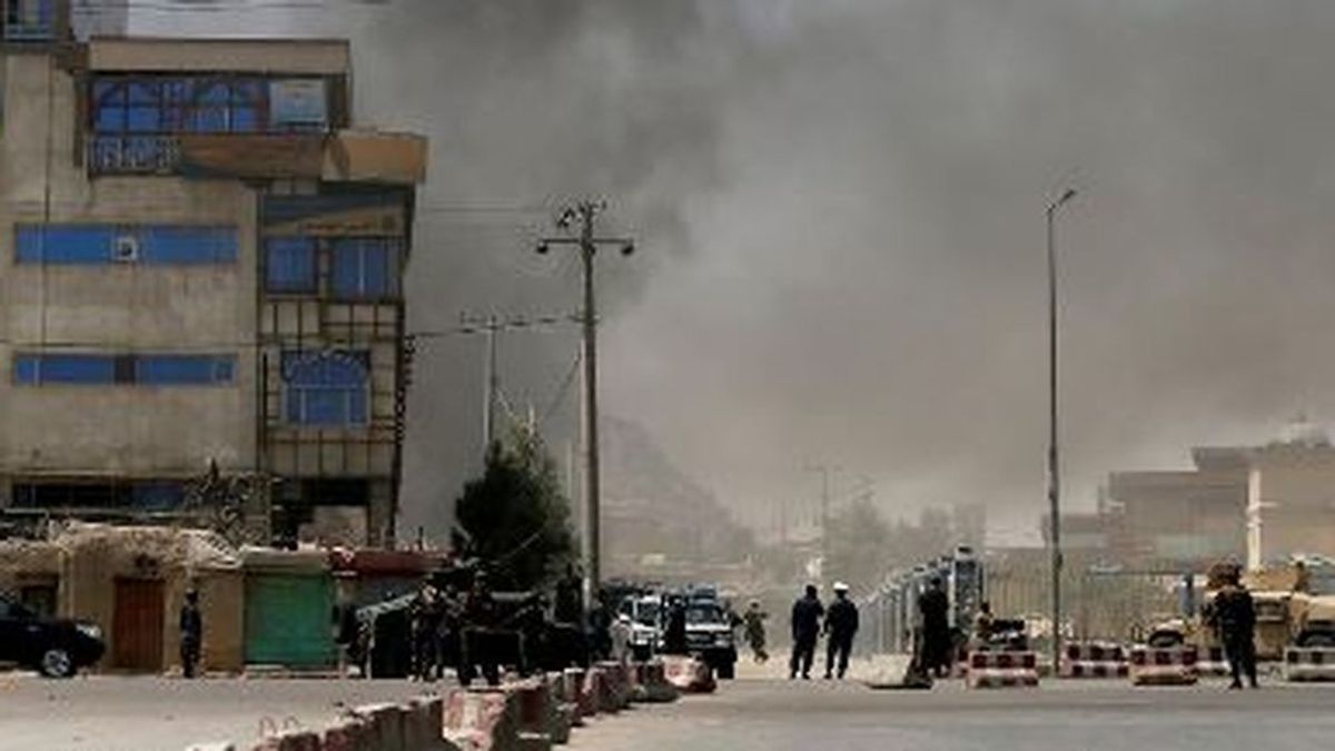 Mueren un periodista y su conductor por la explosión de una bomba en Kabul