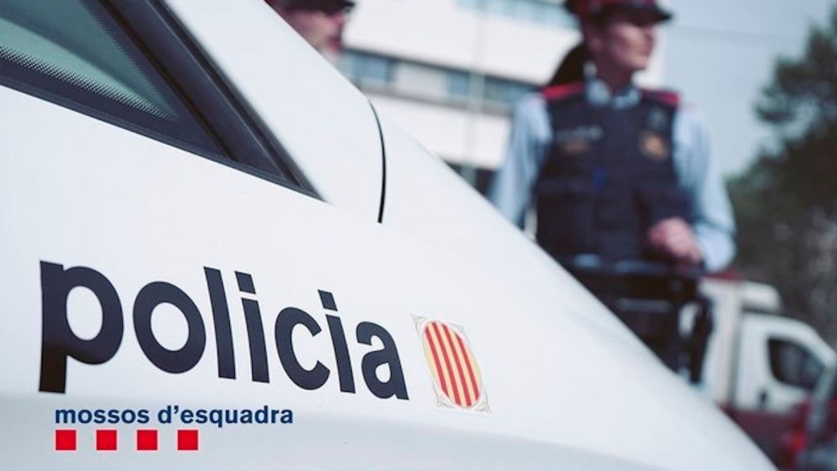 Los Mossos encuentran a una mujer muerta con signos de violencia en Barcelona Los Mossos encuentran a una mujer muerta con signos de violencia en Barcelona