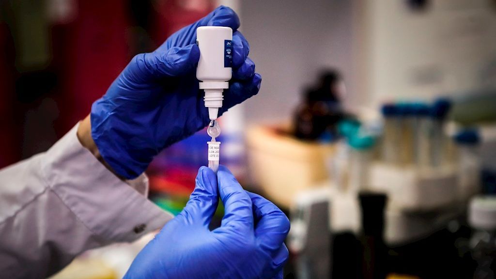 Sánchez asegura que España puede lograr la vacuna del coronavirus "antes de lo esperado" Sánchez asegura que España puede lograr la vacuna del coronavirus "antes de lo esperado"