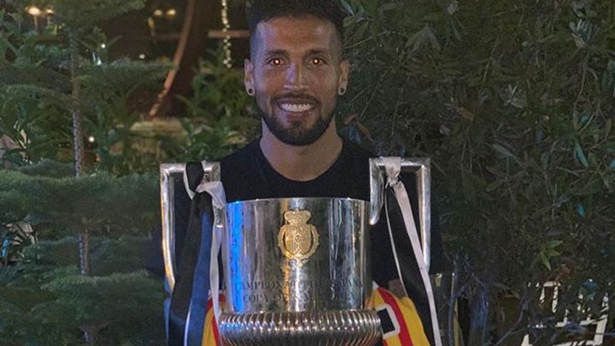 Garay y el Valencia a la gresca: el futbolista acusa de ser víctima de una campaña de desprestigio por parte del club 'Che'