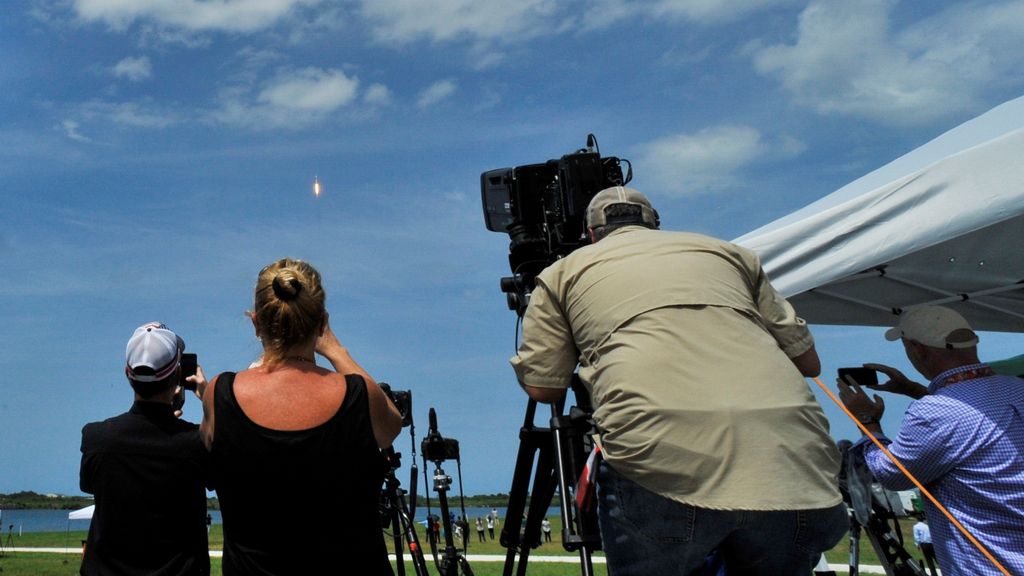 Varios medios filman el lanzamiento de la Crew Dragon a la Estación Espacial Internacional