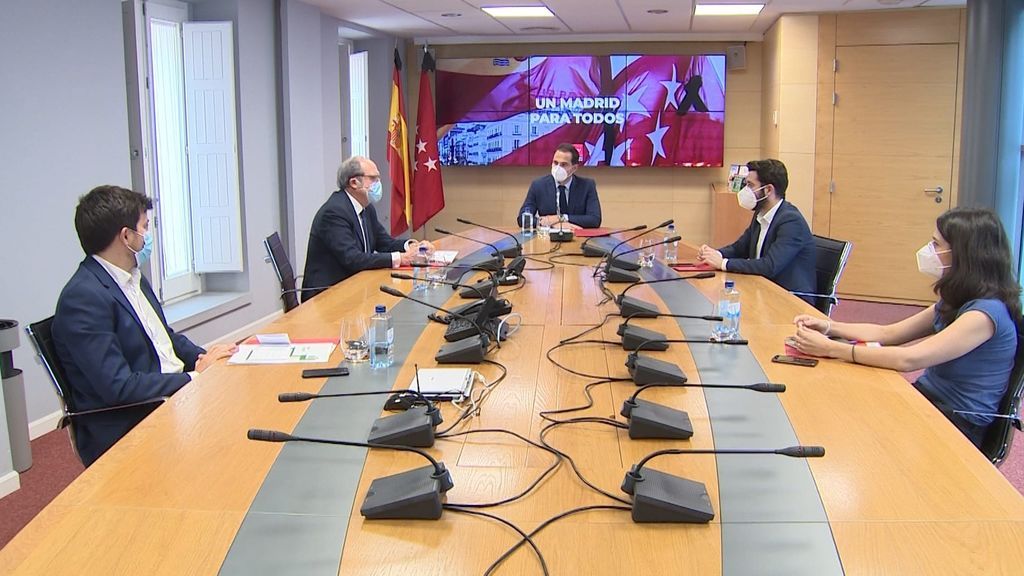 Crisis en el Gobierno de Madrid: Aguado reúne por su cuenta a la oposición y el PP le acusa de "a espaldas" de Ayuso Crisis en el Gobierno de Madrid: Aguado reúne por su cuenta a la oposición y el PP le acusa de "a espaldas" de Ayuso