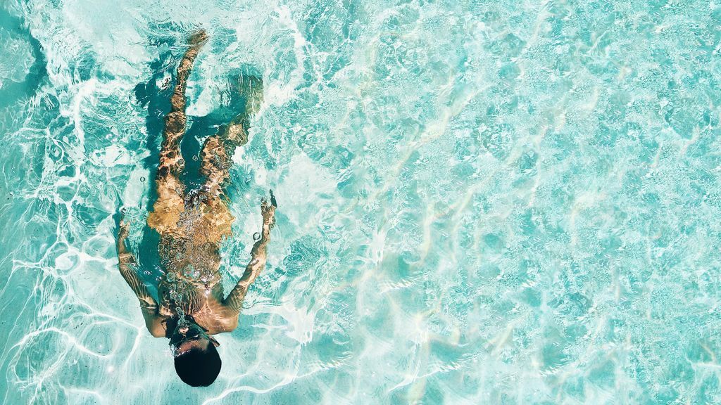 Cinco consejos para evitar que te roben el móvil en la piscina este verano