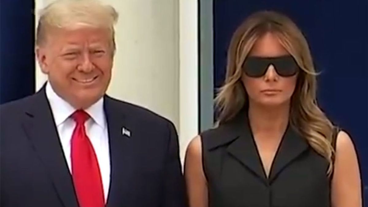 Trump fuerza a Melania a sonreír, en medio de las protestas por George Floyd, y su mueca es viral Trump fuerza a Melania a sonreír, en medio de las protestas por George Floyd, y su mueca es viral