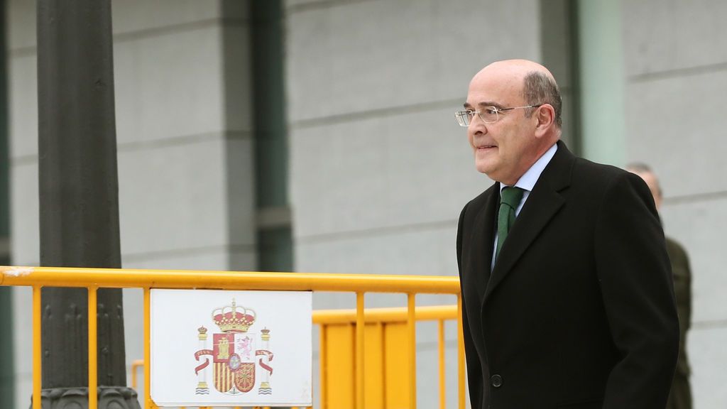 Interior admite que cesó a Pérez de los Cobos por no informar de las investigaciones sobre el 8-M Interior admite que cesó a Pérez de los Cobos por no informar de las investigaciones sobre el 8-M