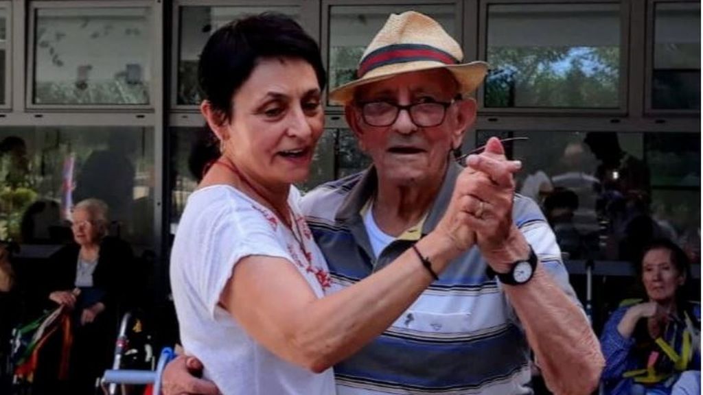 Alfonso bailando con su hija