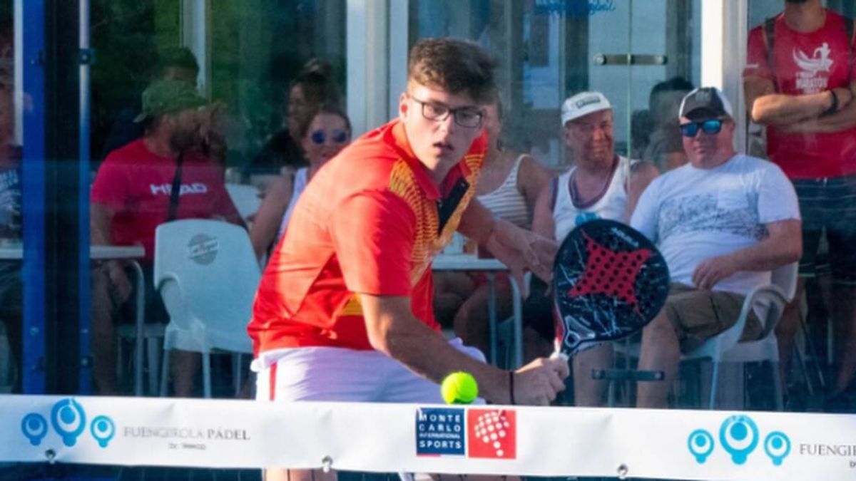 Álex Gama, en un partido de pádel. Álex Gama, en un partido de pádel.