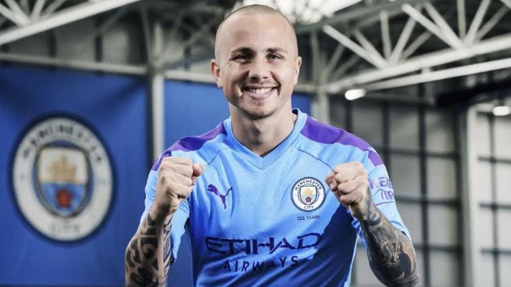 Angeliño con la camiseta del City