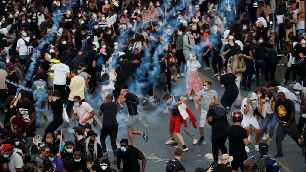 Incidentes en París: claman justicia para George Floyd y un joven negro francés muerto en comisaría Incidentes en París: claman justicia para George Floyd y un joven negro francés muerto en comisaría