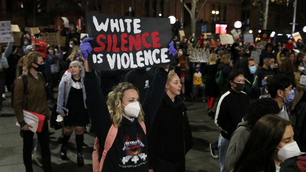 "La vida de los negros importa": miles de australianos se manifiestan en apoyo de George Floyd "La vida de los negros importa": miles de australianos se manifiestan en apoyo de George Floyd