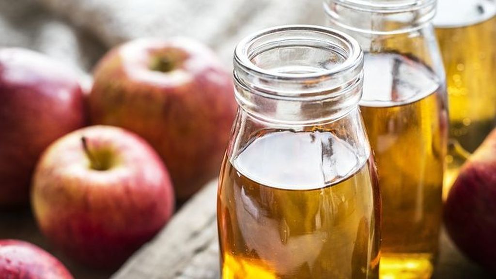 El tratamiento con vinagre de manzana también acabará con las verrugas.