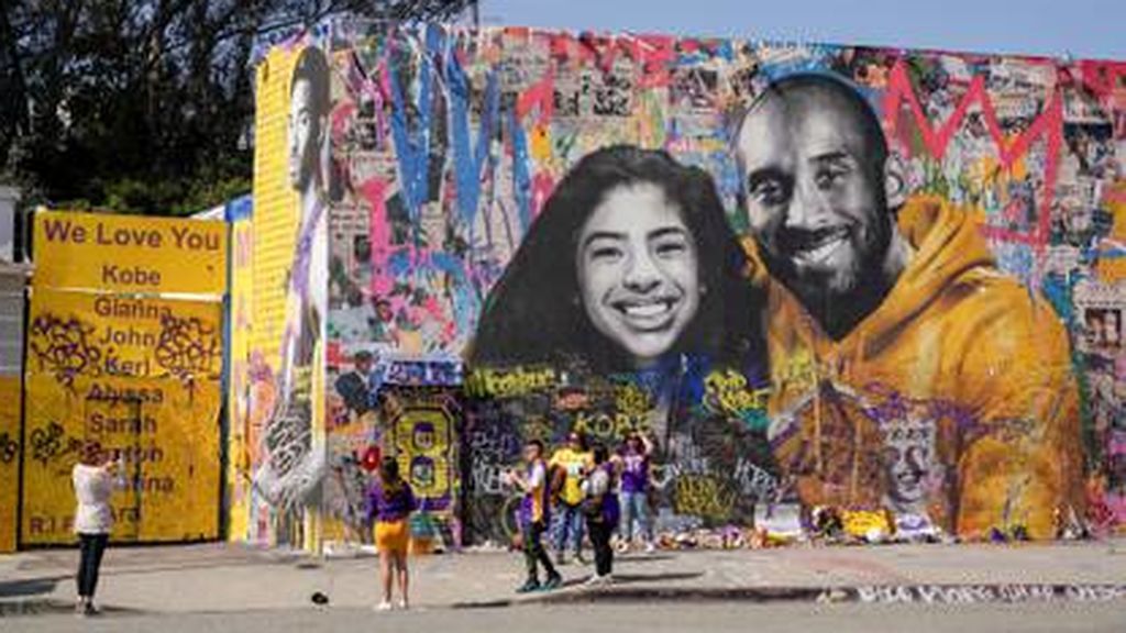 Mural de Kobe Bryant y su hija Gianna
