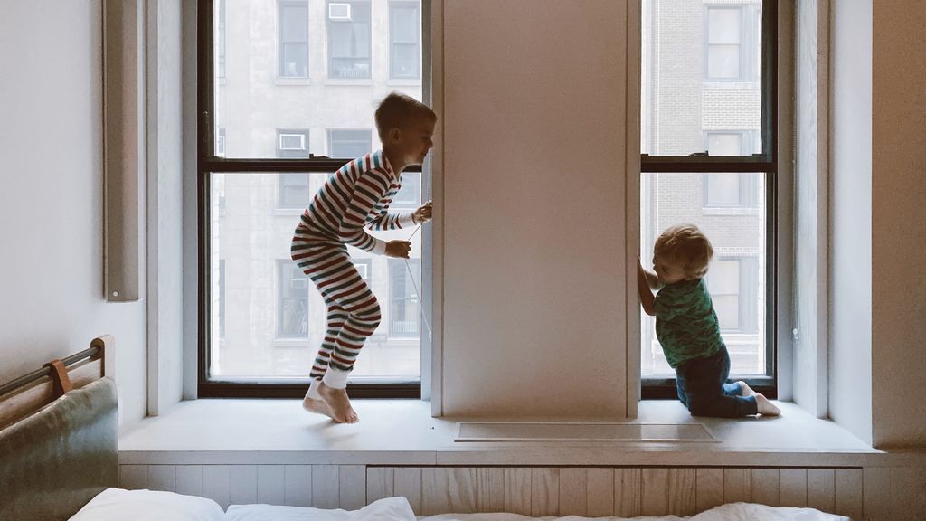 two-kids-playing-beside-glass-windows-3273851