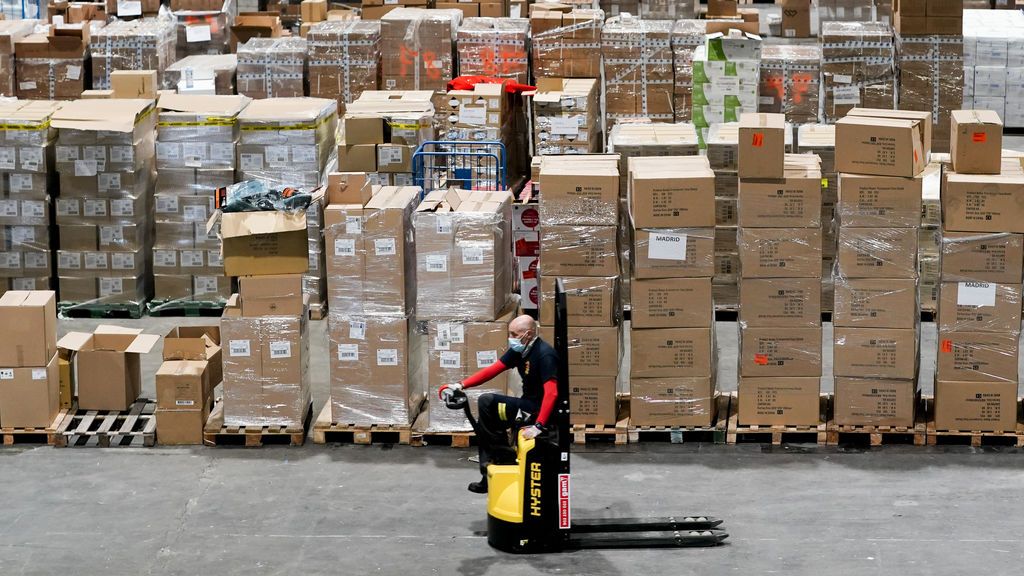 Las comunidades autónomas llenan sus almacenes sanitarios por temor a un posible rebrote de COVID19 Las comunidades autónomas llenan sus almacenes sanitarios por temor a un posible rebrote de COVID19