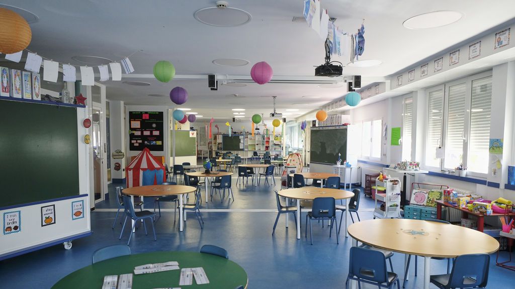 Regreso de los alumnos de Madrid y Barcelona a las aulas: para tutorías y en pequeños grupos Regreso de los alumnos de Madrid y Barcelona a las aulas: para tutorías y en pequeños grupos