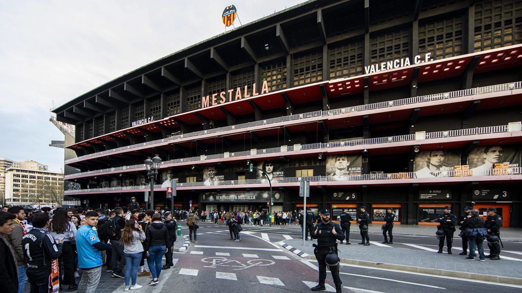 El Valencia lleva a sus jugadores a Mestalla para que se acostumbren a la ausencia de público El Valencia lleva a sus jugadores a Mestalla para que se acostumbren a la ausencia de público